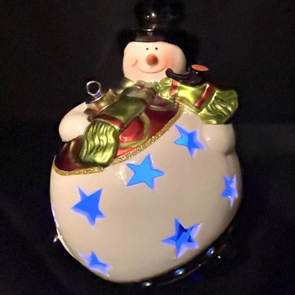 QVC Home Reflections Ceramic SNOWMAN Luminary with Flameless Candle in Gift Box  - Picture 10 of 14